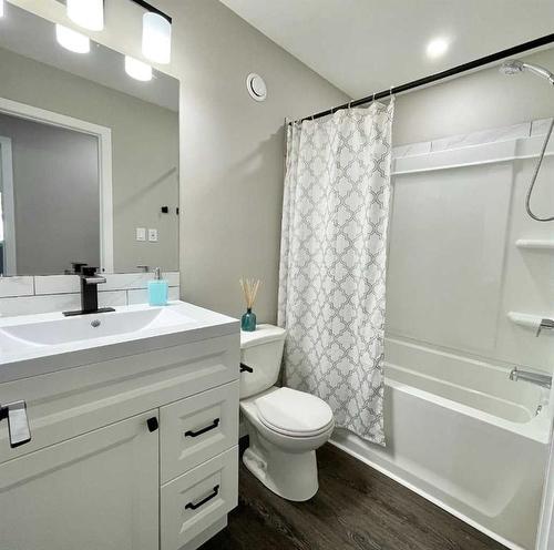 1102 9 Avenue, Wainwright, AB - Indoor Photo Showing Bathroom