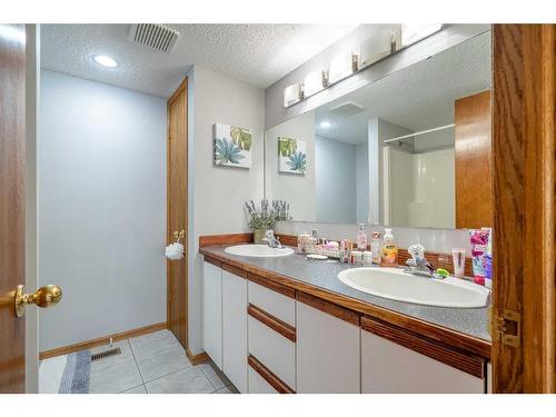 102 Kildaw Drive, Loon Lake, SK - Indoor Photo Showing Bathroom
