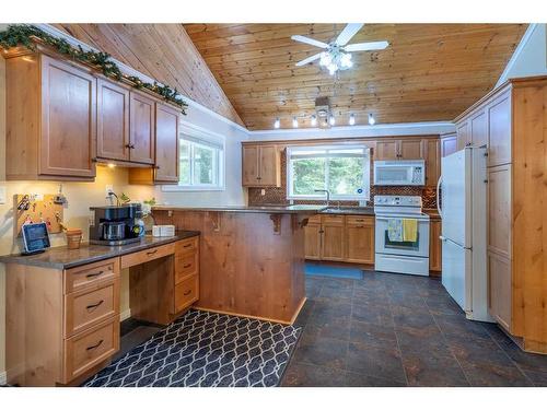 1103 Marblo Place, Brightsand Lake, SK - Indoor Photo Showing Kitchen