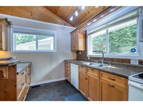 1103 Marblo Place, Brightsand Lake, SK - Indoor Photo Showing Kitchen With Double Sink