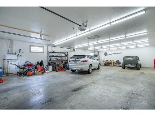 5008 Miller Drive, Lloydminster, AB - Indoor Photo Showing Garage
