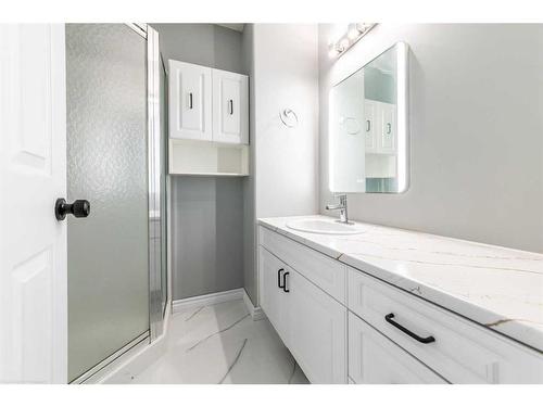 5907 41 Street, Lloydminster, AB - Indoor Photo Showing Bathroom