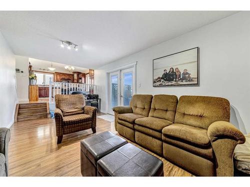 2702 58 Avenue, Lloydminster, AB - Indoor Photo Showing Living Room
