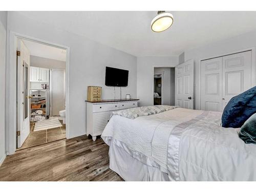 2702 58 Avenue, Lloydminster, AB - Indoor Photo Showing Bedroom