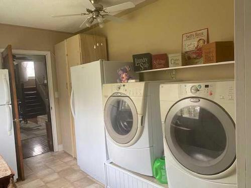 5112 51 Avenue, Irma, AB - Indoor Photo Showing Laundry Room