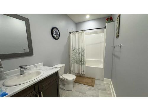 2441 7 Avenue, Wainwright, AB - Indoor Photo Showing Bathroom