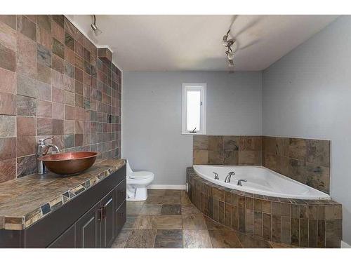 3701 57 A Avenue, Lloydminster, AB - Indoor Photo Showing Bathroom