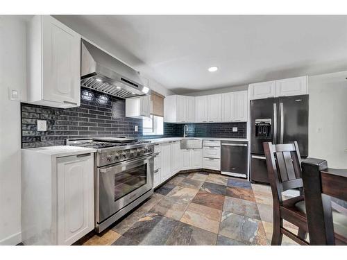 5713 29 Street, Lloydminster, AB - Indoor Photo Showing Kitchen With Upgraded Kitchen