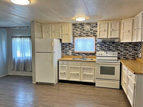 5004 44 Avenue, Vermilion, AB - Indoor Photo Showing Kitchen With Double Sink