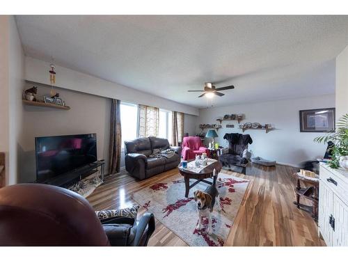 3408 51A Avenue, Lloydminster, AB - Indoor Photo Showing Living Room