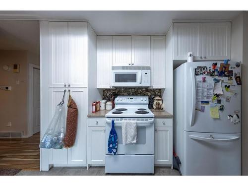 3408 51A Avenue, Lloydminster, AB - Indoor Photo Showing Kitchen