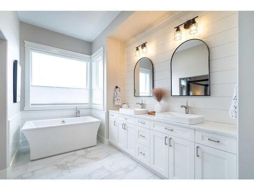 6119 13 Street Close, Lloydminster, AB - Indoor Photo Showing Bathroom