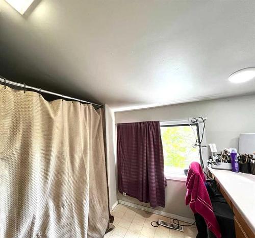 15 1 Street East, Marsden, SK - Indoor Photo Showing Bathroom