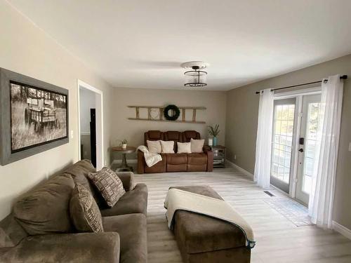 8 Cloverview Crescent, Rural Vermilion River, County Of, AB - Indoor Photo Showing Living Room