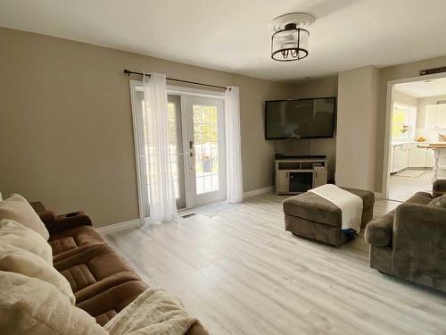 8 Cloverview Crescent, Rural Vermilion River, County Of, AB - Indoor Photo Showing Living Room