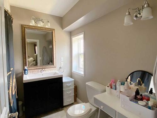 8 Cloverview Crescent, Rural Vermilion River, County Of, AB - Indoor Photo Showing Bathroom