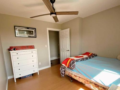 8 Cloverview Crescent, Rural Vermilion River, County Of, AB - Indoor Photo Showing Bedroom