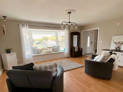 8 Cloverview Crescent, Rural Vermilion River, County Of, AB - Indoor Photo Showing Living Room