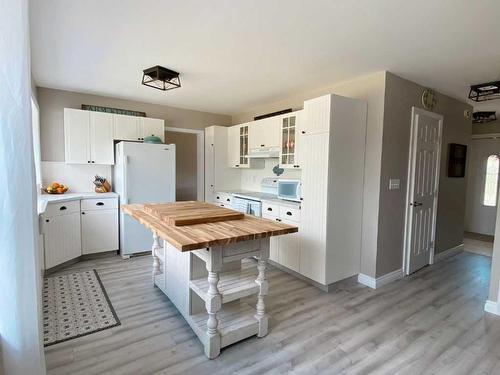 8 Cloverview Crescent, Rural Vermilion River, County Of, AB - Indoor Photo Showing Kitchen