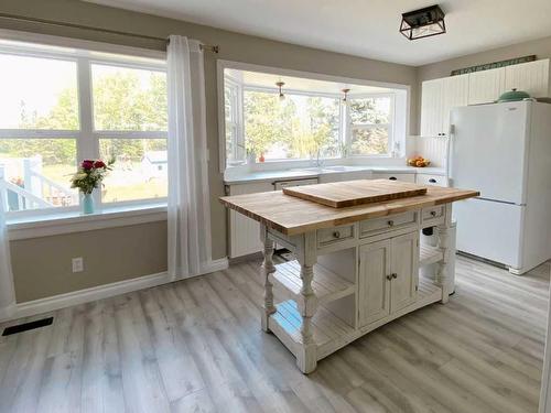 8 Cloverview Crescent, Rural Vermilion River, County Of, AB - Indoor Photo Showing Kitchen