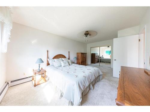 5213 47 Street, Lloydminster, AB - Indoor Photo Showing Bedroom