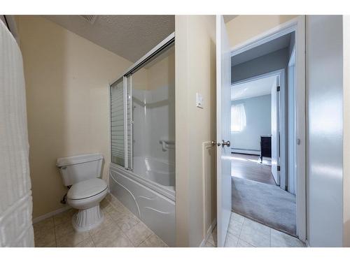 5213 47 Street, Lloydminster, AB - Indoor Photo Showing Bathroom