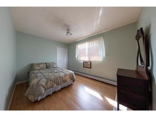 5213 47 Street, Lloydminster, AB - Indoor Photo Showing Bedroom