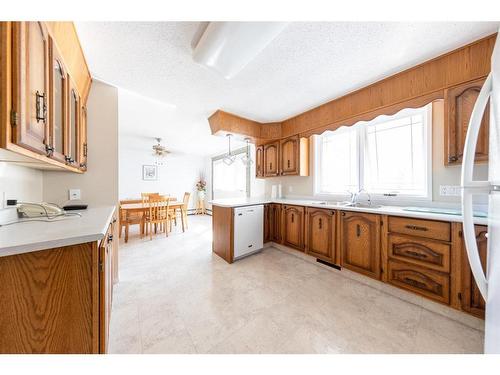 5213 47 Street, Lloydminster, AB - Indoor Photo Showing Kitchen