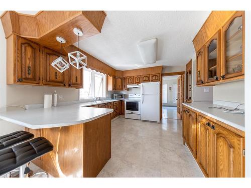 5213 47 Street, Lloydminster, AB - Indoor Photo Showing Kitchen