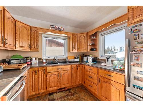 214 2Nd Ave West, Maidstone, SK - Indoor Photo Showing Kitchen With Double Sink