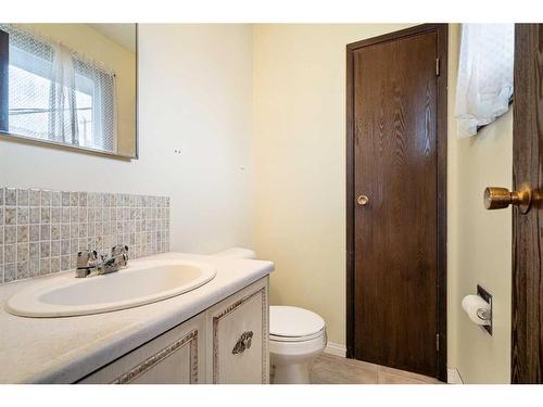 4812 40 Street, Lloydminster, SK - Indoor Photo Showing Bathroom