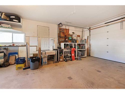 18 3 Avenue Se, Marshall, SK - Indoor Photo Showing Garage