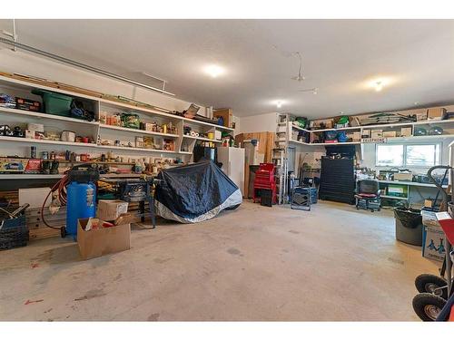 18 3 Avenue Se, Marshall, SK - Indoor Photo Showing Garage