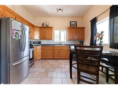 18 3 Avenue Se, Marshall, SK - Indoor Photo Showing Kitchen