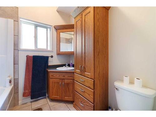 18 3 Avenue Se, Marshall, SK - Indoor Photo Showing Bathroom