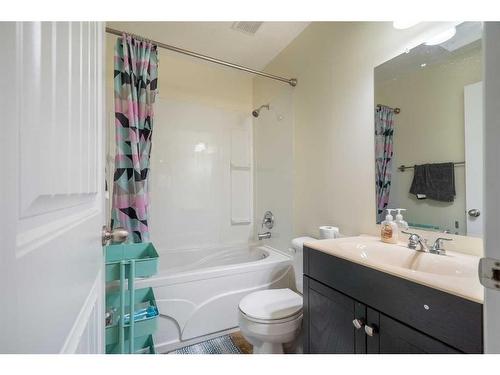 2106 58 Avenue Close, Lloydminster, AB - Indoor Photo Showing Bathroom