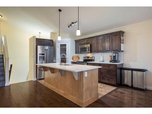 2106 58 Avenue Close, Lloydminster, AB - Indoor Photo Showing Kitchen With Stainless Steel Kitchen With Upgraded Kitchen