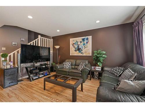 8-1407 53 Avenue, Lloydminster, AB - Indoor Photo Showing Living Room