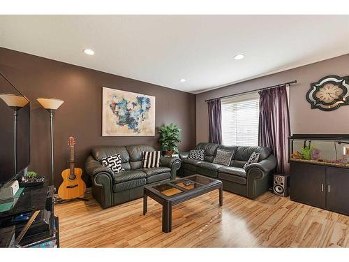 8-1407 53 Avenue, Lloydminster, AB - Indoor Photo Showing Living Room