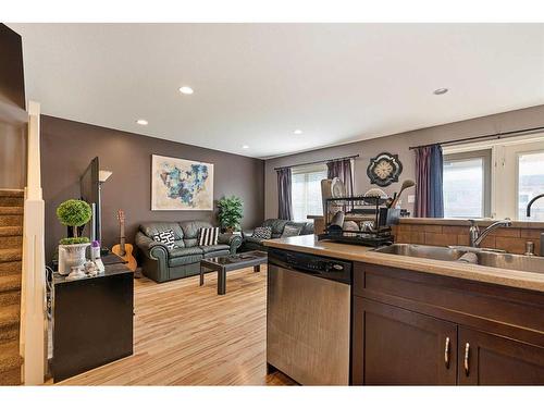 8-1407 53 Avenue, Lloydminster, AB - Indoor Photo Showing Kitchen With Double Sink