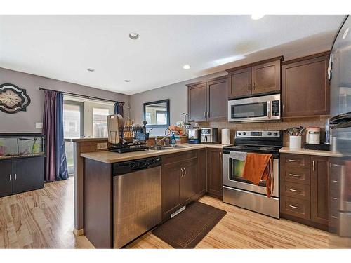 8-1407 53 Avenue, Lloydminster, AB - Indoor Photo Showing Kitchen With Double Sink