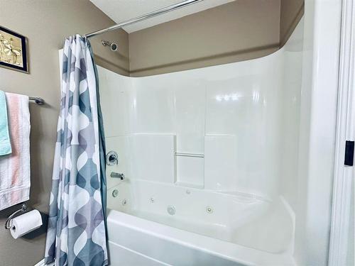 5218 61 Street, Vermilion, AB - Indoor Photo Showing Bathroom