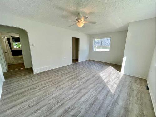 614 7 Avenue, Wainwright, AB - Indoor Photo Showing Other Room