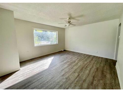 614 7 Avenue, Wainwright, AB - Indoor Photo Showing Other Room