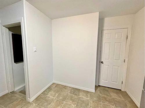 614 7 Avenue, Wainwright, AB - Indoor Photo Showing Other Room