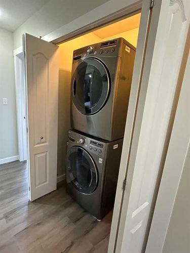 5203 64 Street, Vermilion, AB - Indoor Photo Showing Laundry Room