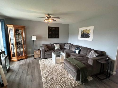 5203 64 Street, Vermilion, AB - Indoor Photo Showing Living Room