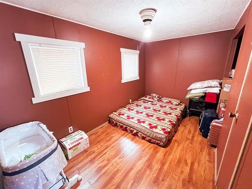 5210 56B Street, Lloydminster, AB - Indoor Photo Showing Bedroom