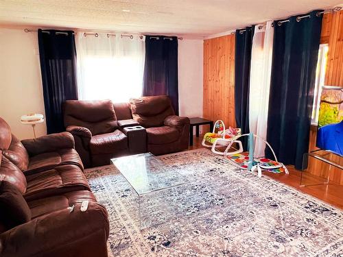 5210 56B Street, Lloydminster, AB - Indoor Photo Showing Living Room