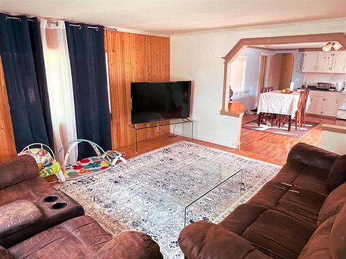 5210 56B Street, Lloydminster, AB - Indoor Photo Showing Living Room